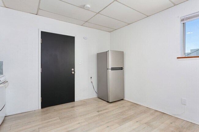 Building Photo - 5420 S Tacoma Way