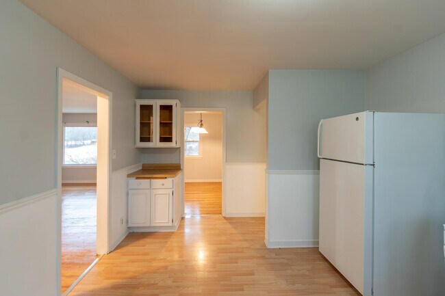 Building Photo - 18485 Ridge Rd