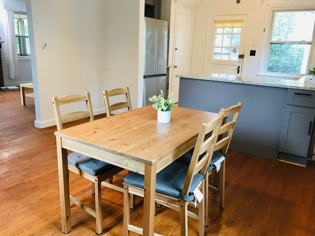 Dining room - 4806 Cherokee St