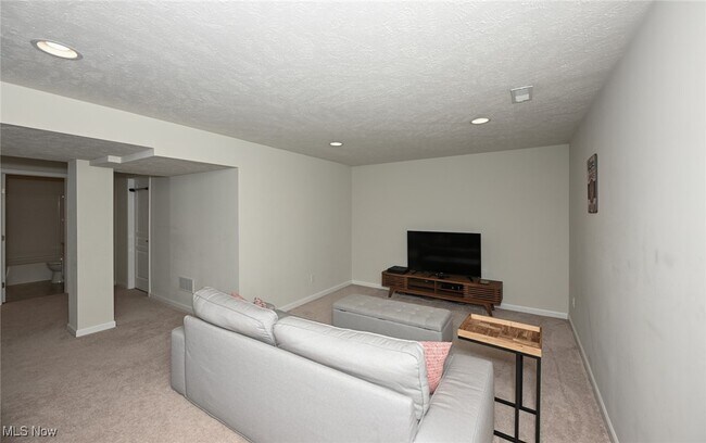 Building Photo - 4816 Lake View Dr