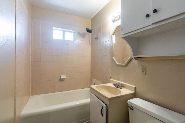 Building Photo - RENT TO OWN – DEL CITY, OK