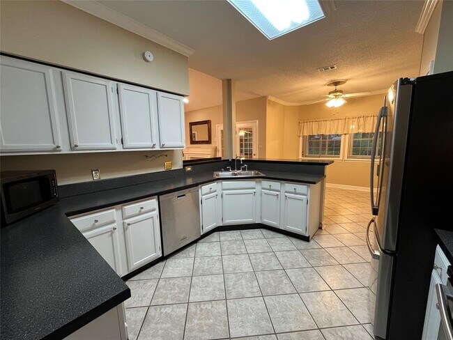 Building Photo - 13406 Briar Hollow Dr