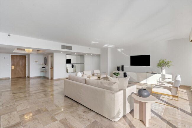 Building Photo - 100 Lakeshore Dr