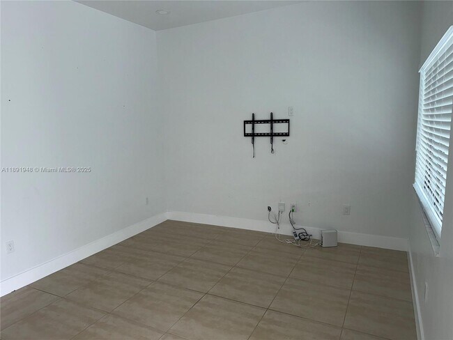 Building Photo - 465 E 58th St