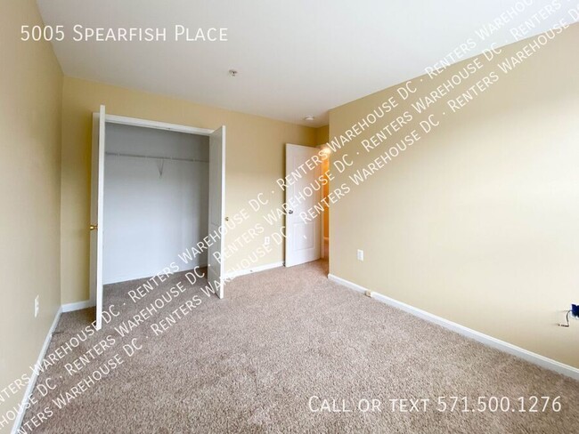 Building Photo - Fresh, Bright 4bd/2 full bath/2 half TH w/...