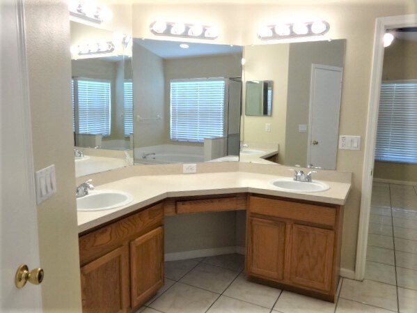 Building Photo - 1027 Summer Breeze Dr