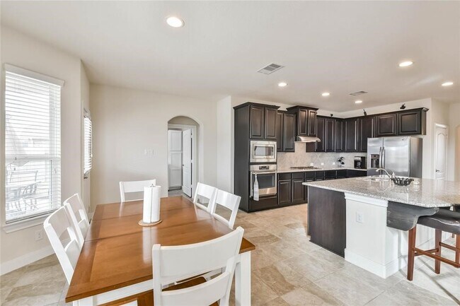 Building Photo - 1236 Laurel Lp
