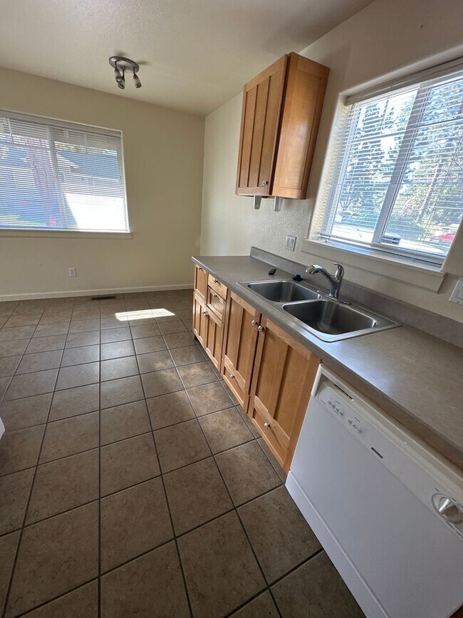 Building Photo - cle11