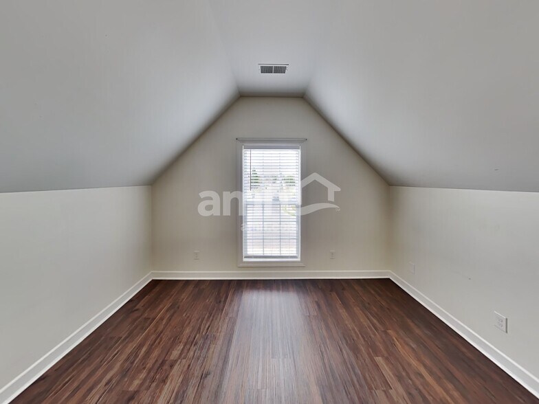 Building Photo - 3043 Holderwood Dr