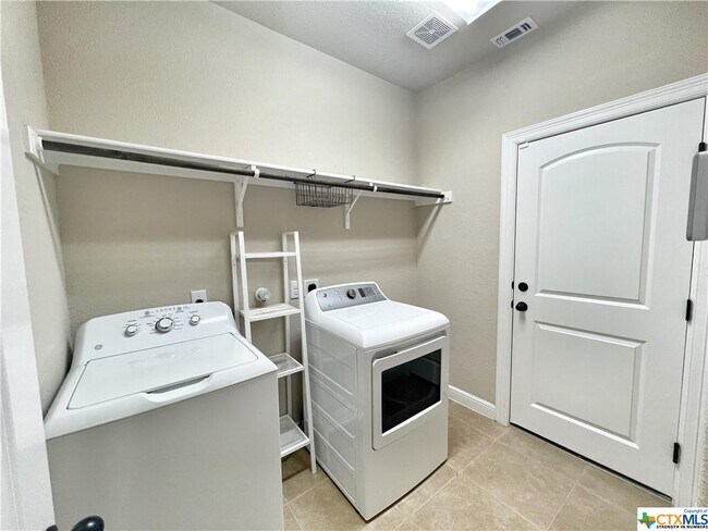 Building Photo - 3119 Concho Cove