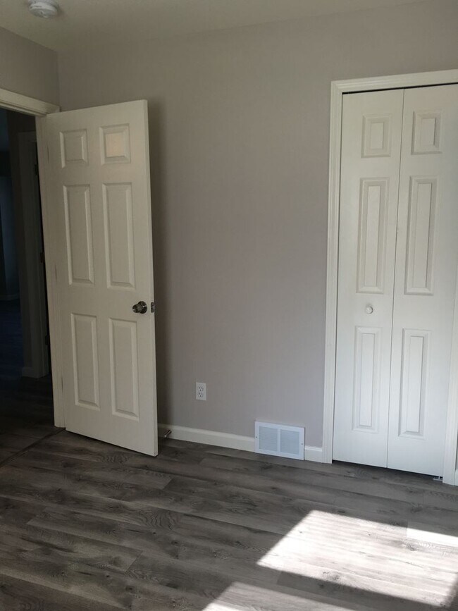 Building Photo - COMING SOON!!! 3 Bedroom, 2 Bath, 2 Car Garage. Newly  Remodeled
