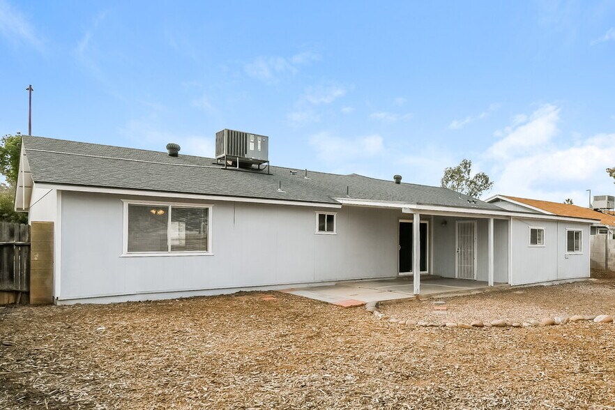 Building Photo - 238 E Houston Ave