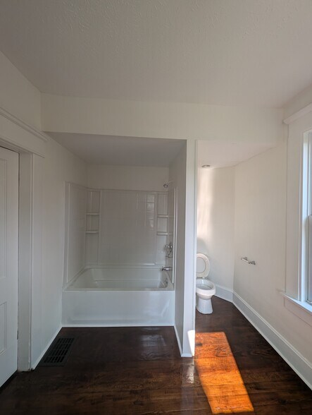 Building Photo - 301 N Basil St