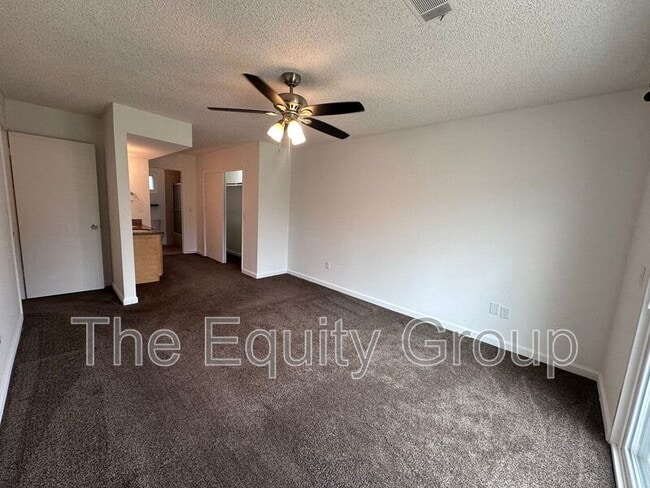 Building Photo - 534 Ash St