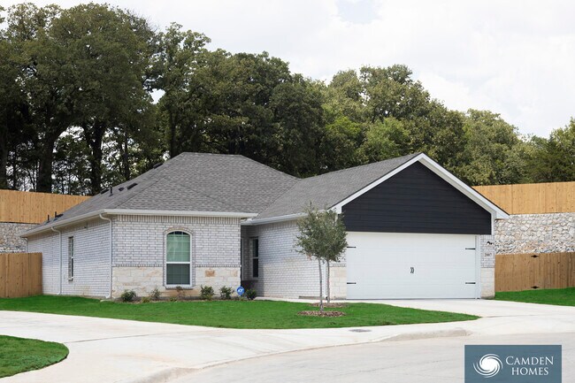 Building Photo - 135 Creek Meadow Dr