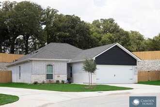 Building Photo - 2116 Peppermint Ln