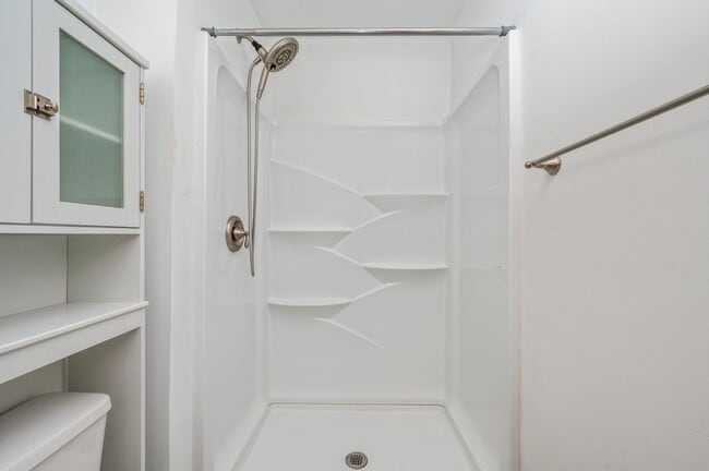 Building Photo - Charming Navarre Home on Nearly Half an Acre