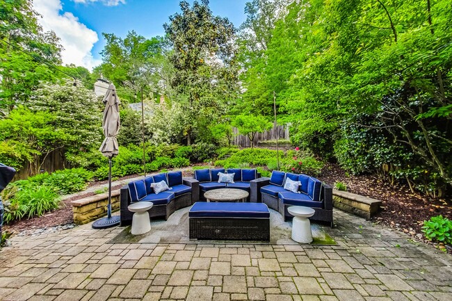 Building Photo - COMING SOON - Stunning 4 bed + 2 full & 2 1/2 bath Classic in NW DC