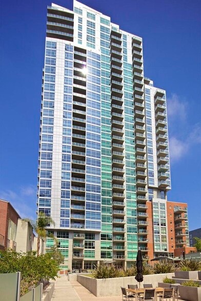 Building Photo - 800 The Mark Ln