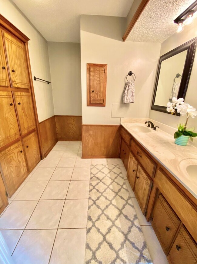 Building Photo - Beautiful Home in NW OKC -Available Now!