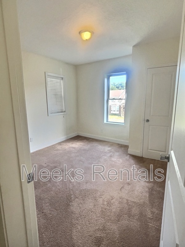 Building Photo - 414 W 9th Ave