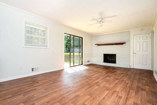Building Photo - 2807 Hickory Ln