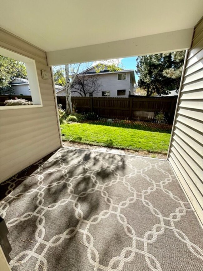 Building Photo - Water/Sewer/Garbage and landscaping included! A/C too!