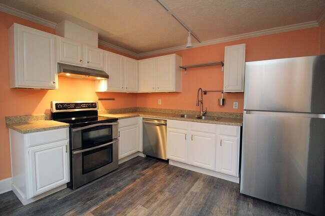 Building Photo - 5325 N Fessenden St