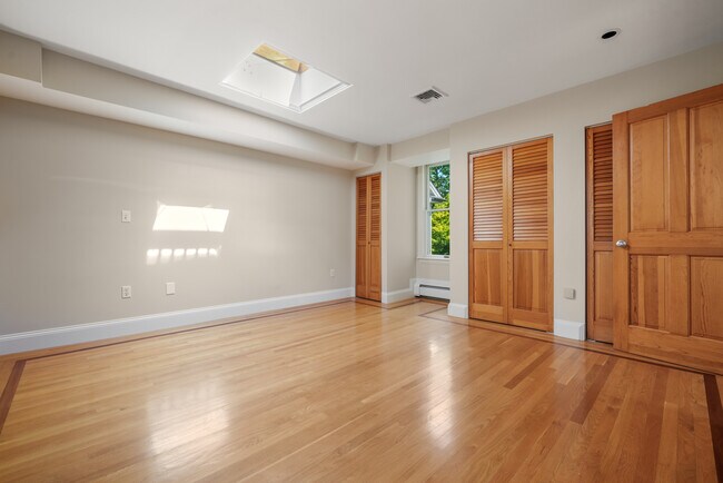 Building Photo - 259 Mt Auburn St