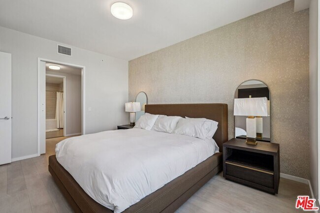 Building Photo - 877 Francisco St