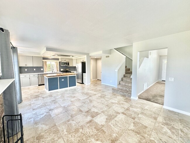 Building Photo - Beautiful Two-Story Home, Guajome Park, Community Pool, San Luis Rey Hiking/Biking Path, Lovely C...