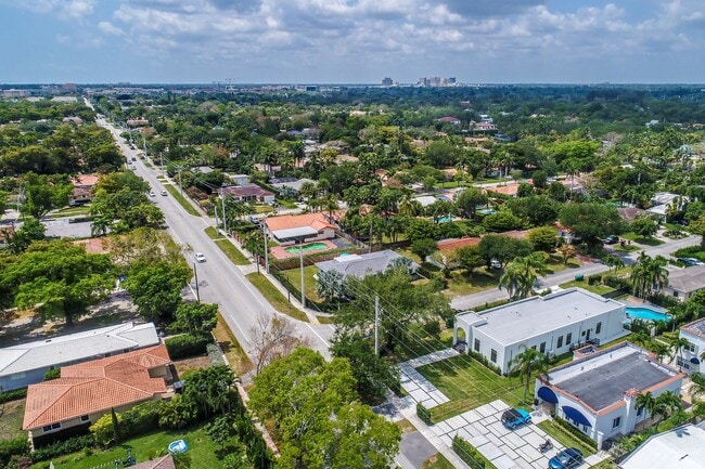 Building Photo - 5126 SW 57th Ave