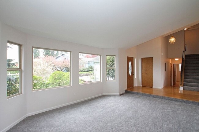 Building Photo - 4 Bedroom 2.5 Baths+ Bonus Home Office/ Woodinville $3850 per Month