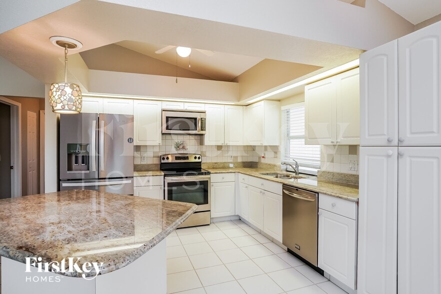 Building Photo - 2223 NE 1st Terrace