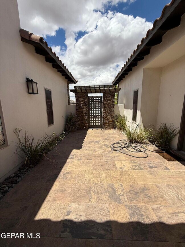 Building Photo - 6568 Contessa Ridge
