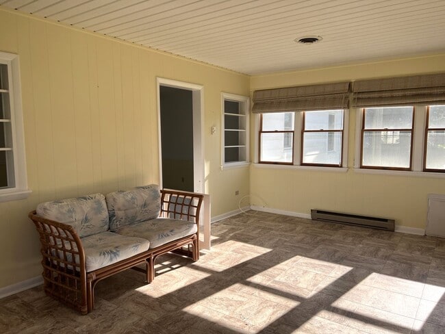 Building Photo - UNFURNISHED LEWES SINGLE FAMILY HOME - 6 M...