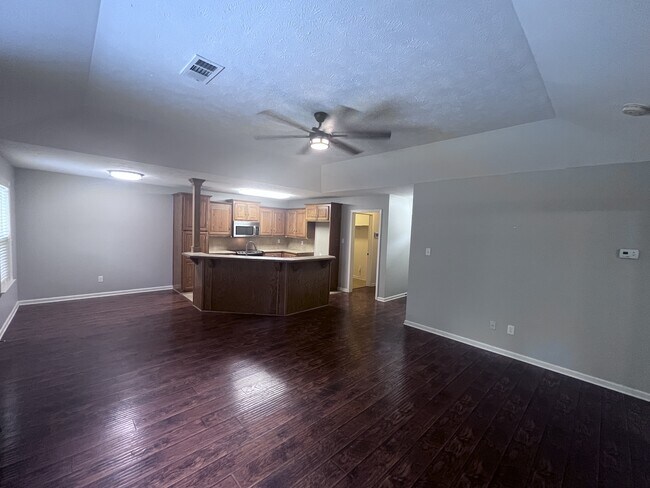 Building Photo - 34 Shamsie Dr