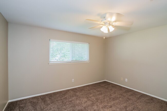 Building Photo - 7902 Beaufort Dr