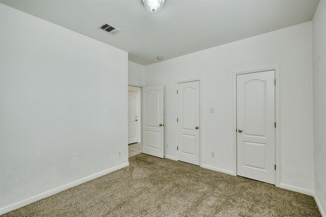 Building Photo - 2403 Vestavia Ridge Ln