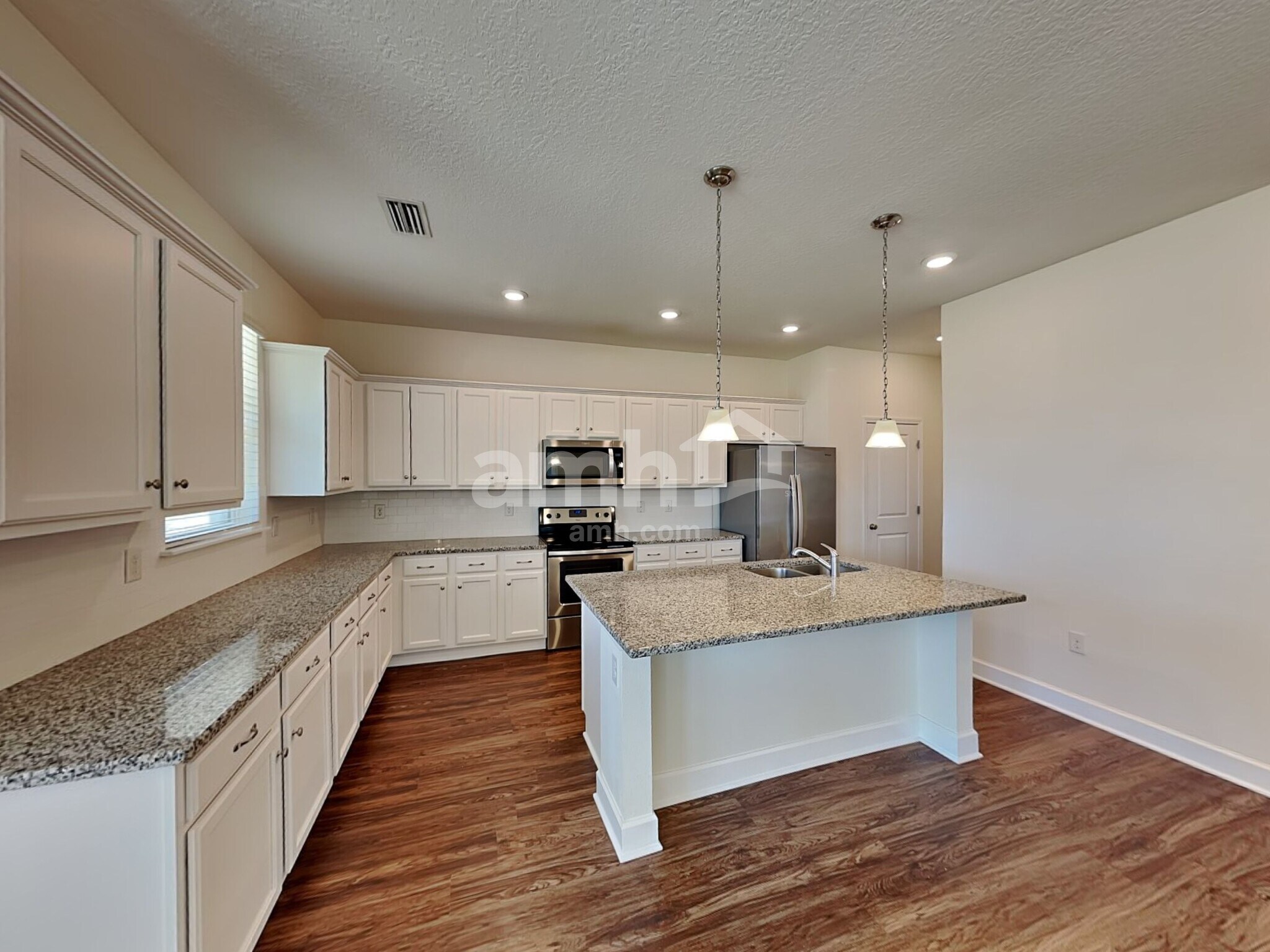 Building Photo - 528 Pine Terrace Dr