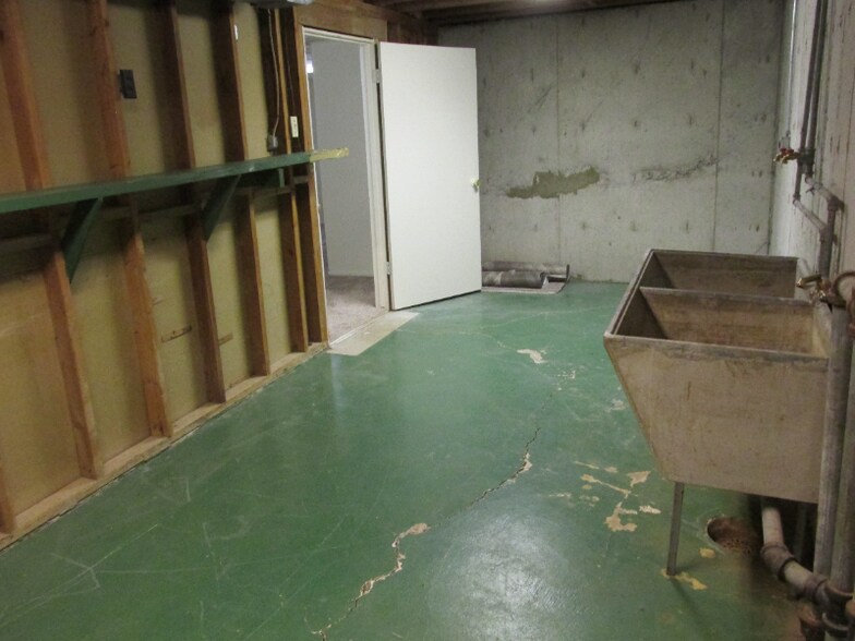 Building Photo - 4213 Clark Ave