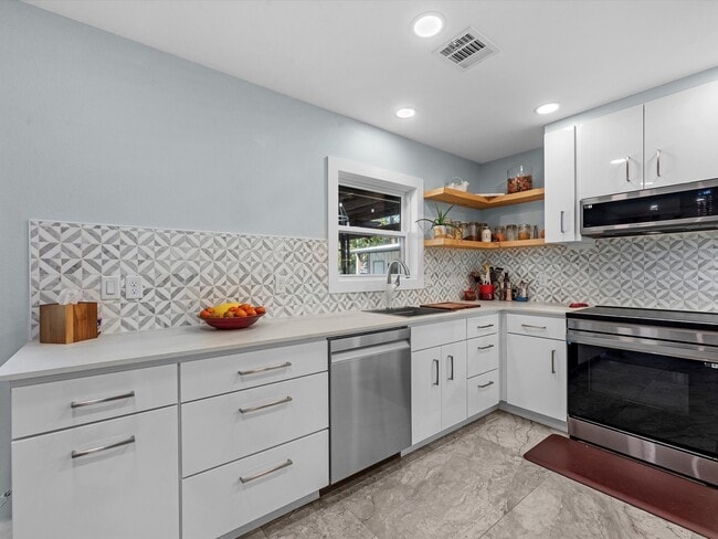 Building Photo - 712 Barbara St