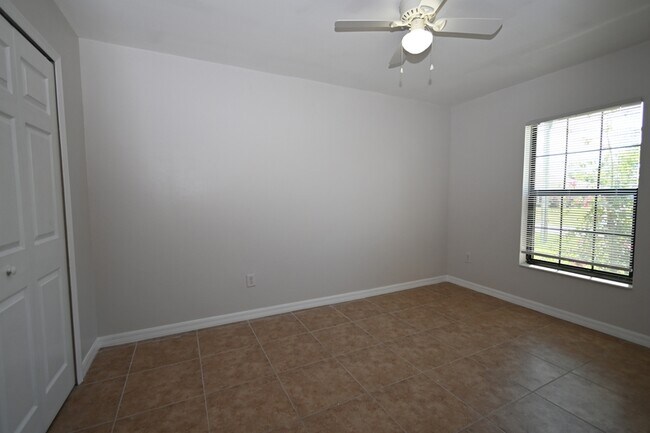 Building Photo - 613 SE 14th St