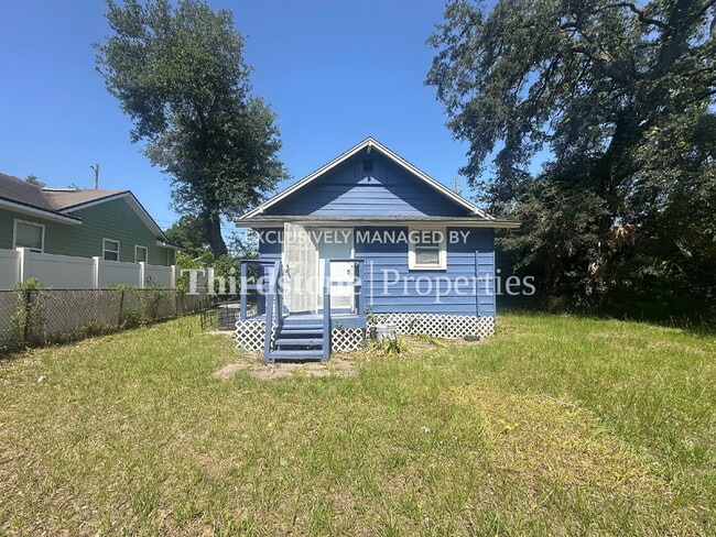 Building Photo - 2125 Lambert St