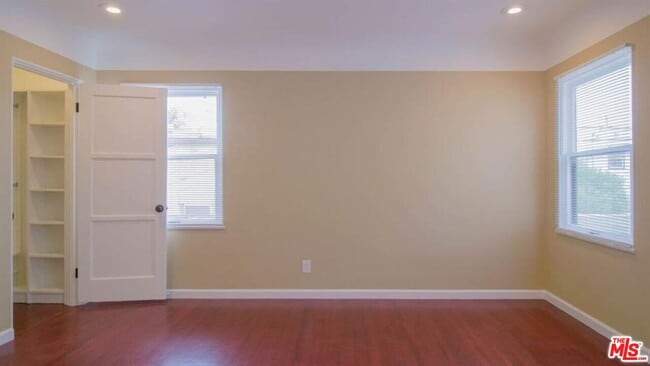 Building Photo - 1437 Ridgeley Dr