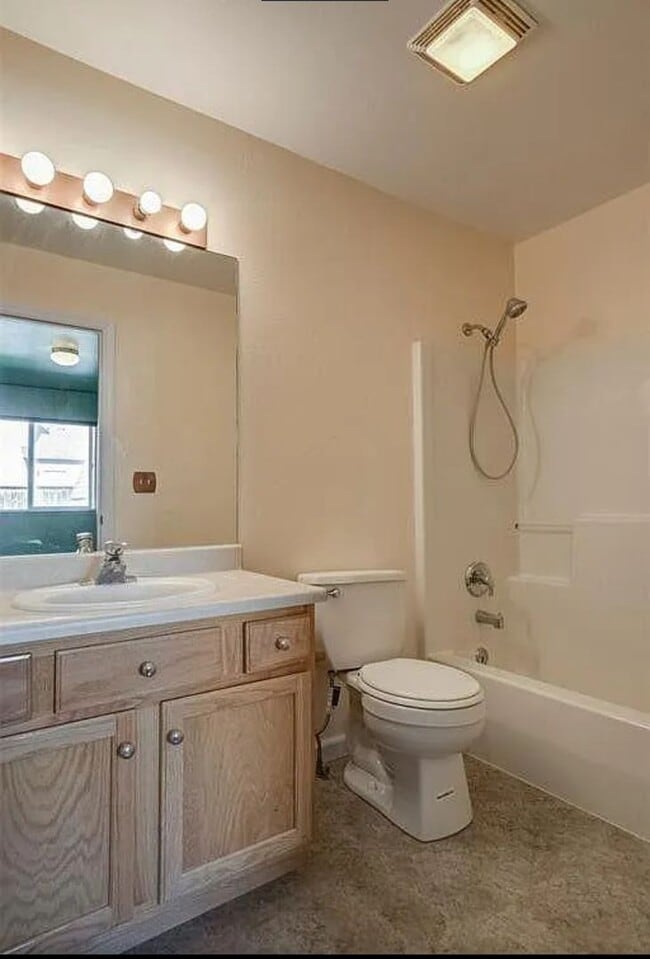 Building Photo - Fantastic River Rock Home