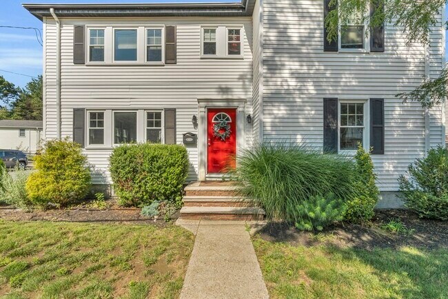 Building Photo - 898 Adams St