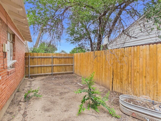 Building Photo - 2711 Duncan Dr