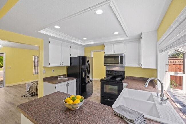 Building Photo - Beautifully Updated Four Bedroom Fremont Retreat w/ Views in Historic Niles