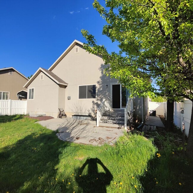 Building Photo - 2305 N 2080 W